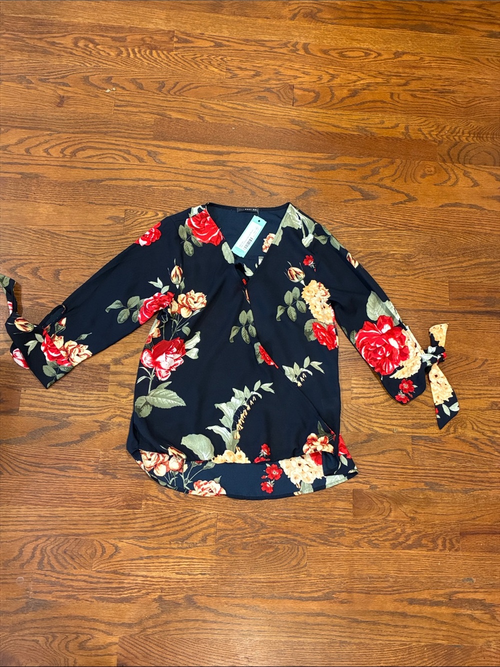 Floral Tie-Sleeve V-Neck Blouse - Navy size XS west kei new with tags